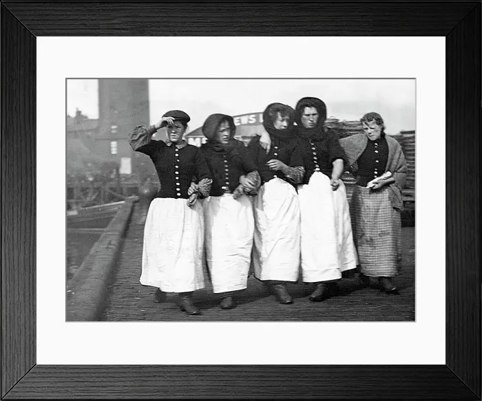 Framed Print : Fish girls, North Shields early 1900's Framed Print : Fish girls, North Shields early 1900's