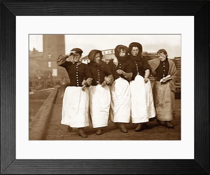 Framed Print : North Shields Fish Girls early 1900s Framed Print : North Shields Fish Girls early 1900s