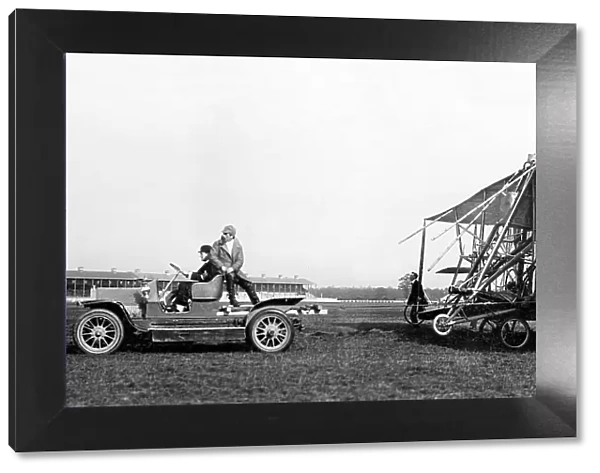 Doncaster Race Course - 1909 - Cody's damaged biplane