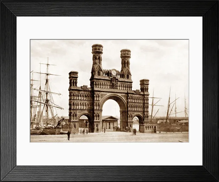 Framed Print : Dundee Royal Arch early 1900s Framed Print : Dundee Royal Arch early 1900s