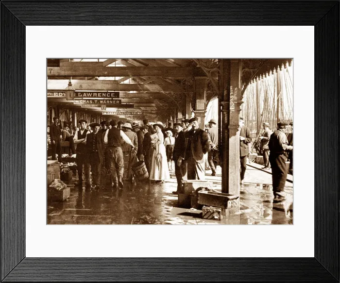 Framed Print : Fishmarket, Lowestoft early 1900's Framed Print : Fishmarket, Lowestoft early 1900's