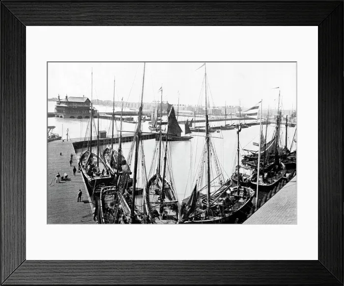 Framed Print : Lowestoft Harbour early 1900s Framed Print : Lowestoft Harbour early 1900s