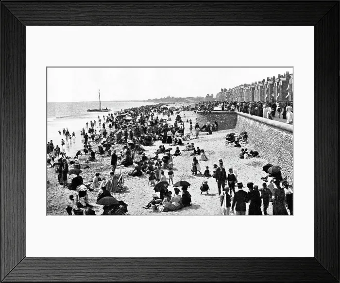 Framed Print : Lowestoft Beach early 1900s Framed Print : Lowestoft Beach early 1900s