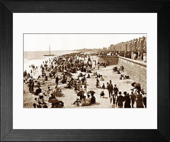 Framed Print : Lowestoft beach early 1900's Framed Print : Lowestoft beach early 1900's