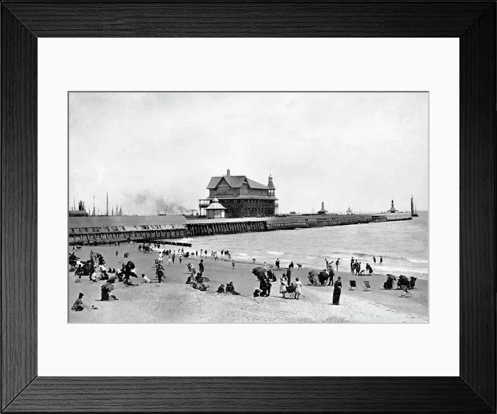 Framed Print : Lowestoft Pier early 1900s Framed Print : Lowestoft Pier early 1900s