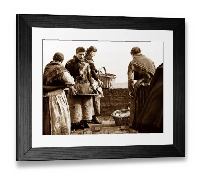 Framed Print : Newhaven Fishwives early 1900s Framed Print : Newhaven Fishwives early 1900s