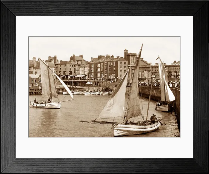 Framed Print : Harbour, Bridlington Framed Print : Harbour, Bridlington