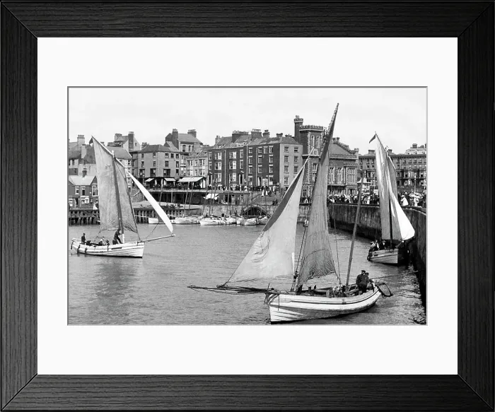 Framed Print : Bridlington Harbour early 1900s Framed Print : Bridlington Harbour early 1900s