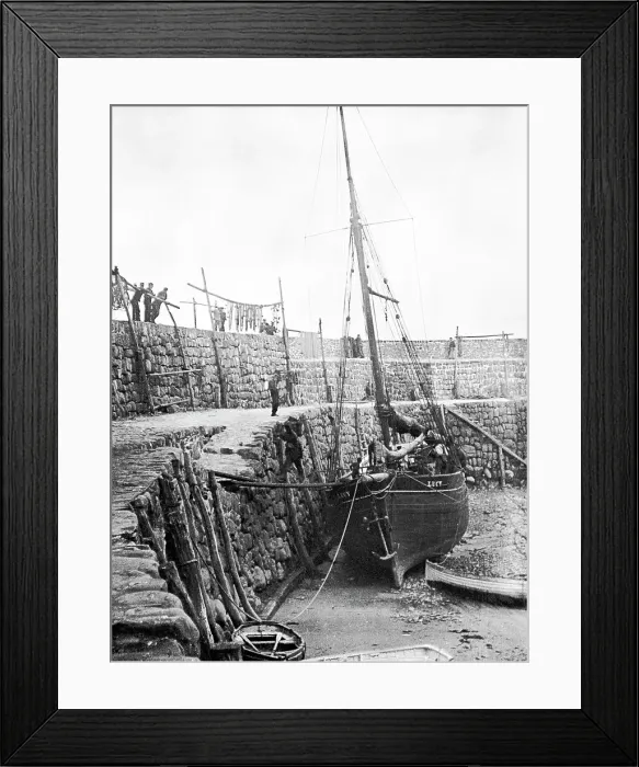 Framed Print : Clovelly Harbour Framed Print : Clovelly Harbour