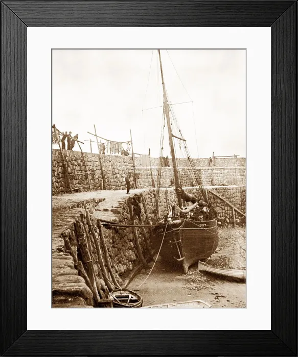 Framed Print : Clovelly Harbour early 1900s Framed Print : Clovelly Harbour early 1900s