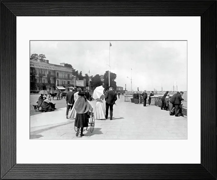 Framed Print : Parade, Cowes, Isle of Wight Framed Print : Parade, Cowes, Isle of Wight