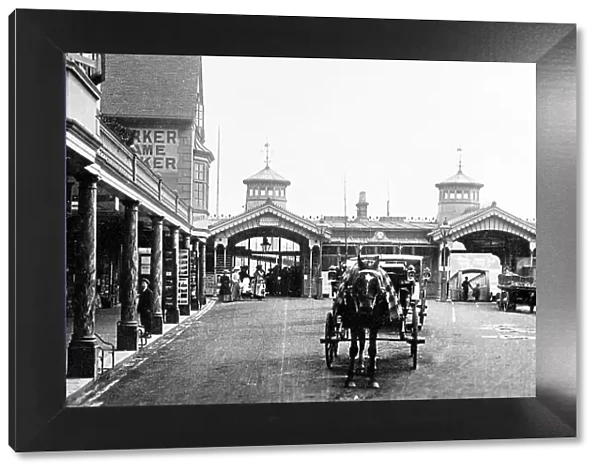 Cowes Entrance to Steamers Isle of Wight early 1900s