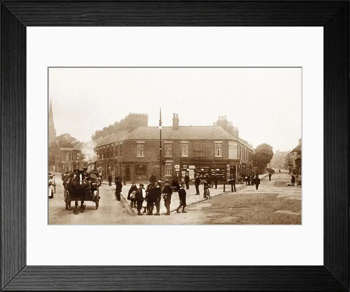 Framed Print : Victoria Square, Worksop Framed Print : Victoria Square, Worksop