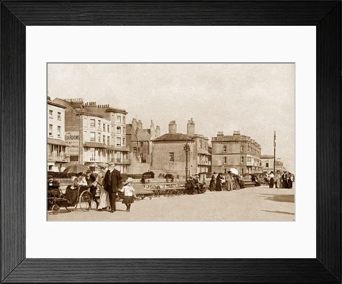 Framed Print : Worthing Promenade Framed Print : Worthing Promenade