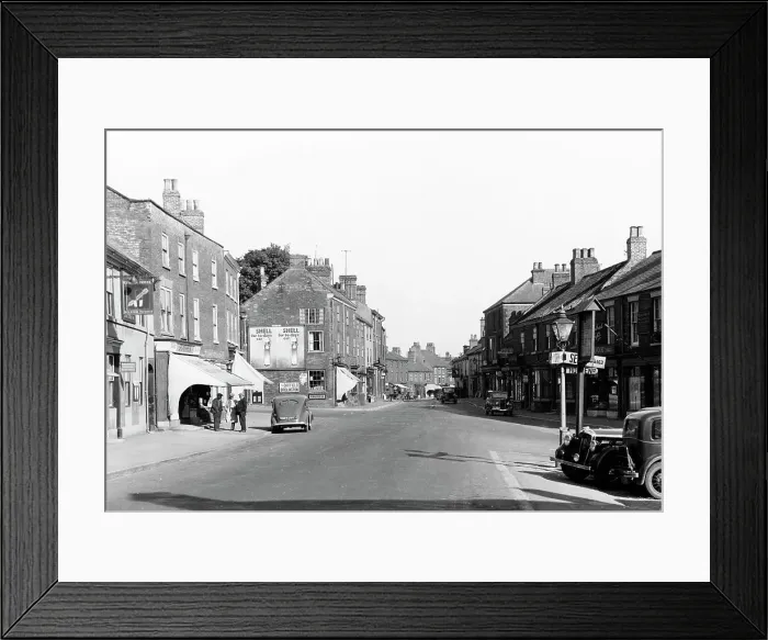 Framed Print : Market Weighton Market Place probably 1930 / 40s Framed Print : Market Weighton Market Place probably 1930 / 40s