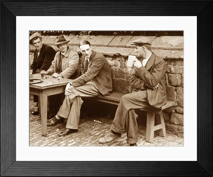Framed Print : Drinkers at The Falkland Arms, Great Tew Framed Print : Drinkers at The Falkland Arms, Great Tew
