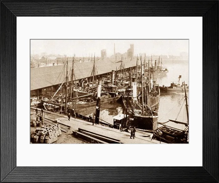 Framed Print : Grimsby Pontoon early 1900s Framed Print : Grimsby Pontoon early 1900s