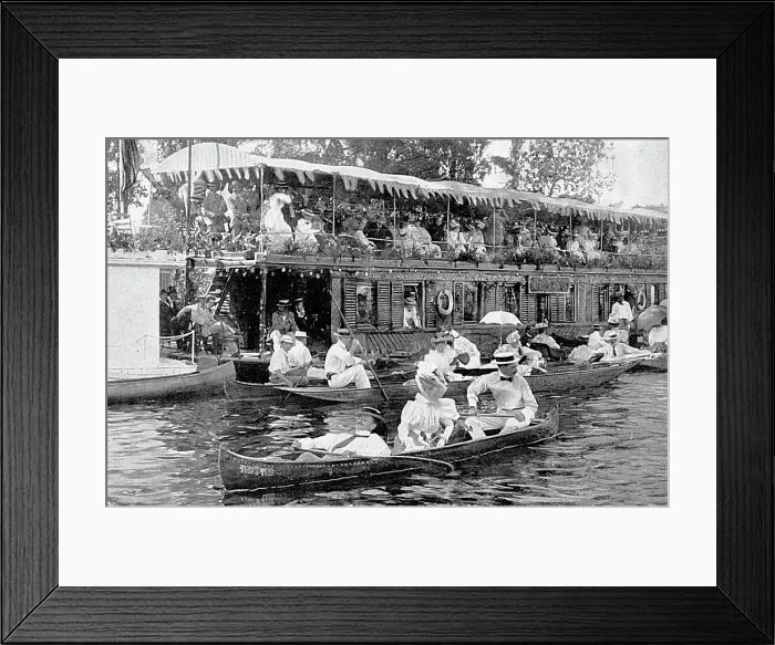 Framed Print : Houseboats, Henley on Thames Framed Print : Houseboats, Henley on Thames