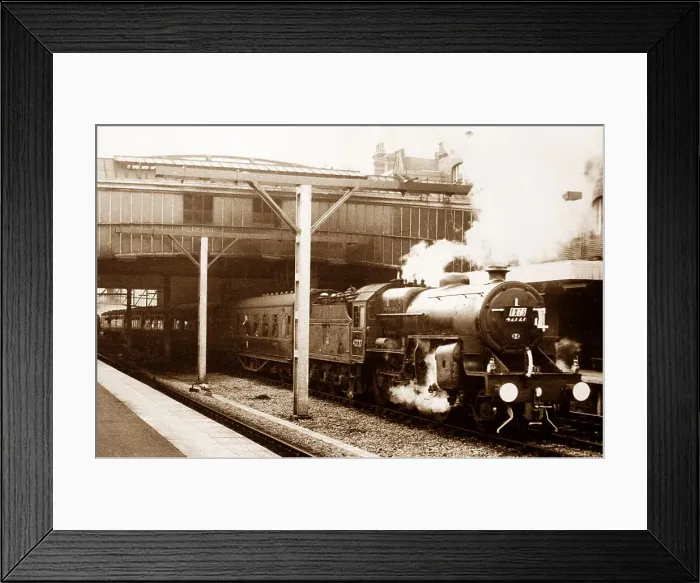 Framed Print : Stoke-on-Trent Railway Station possibly 1940s Framed Print : Stoke-on-Trent Railway Station possibly 1940s