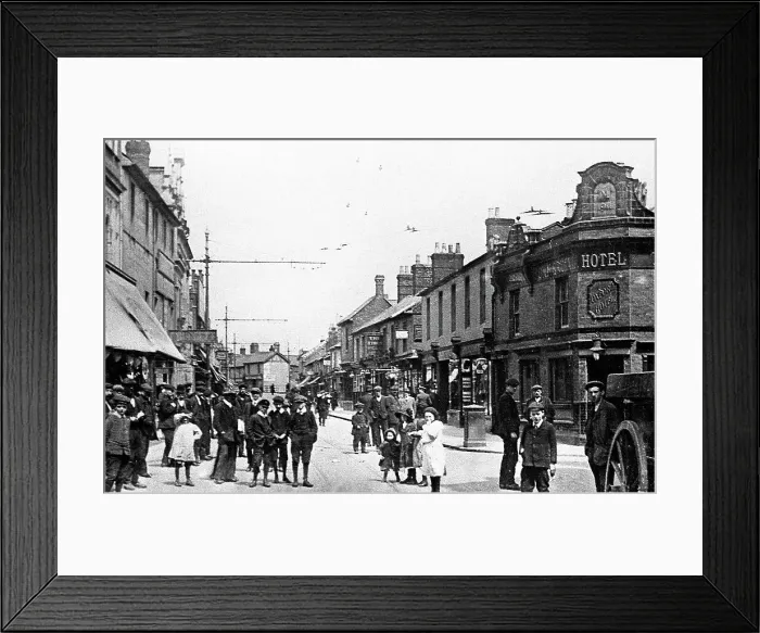 Framed Print : Swindon Fleet Street early 1900s Framed Print : Swindon Fleet Street early 1900s