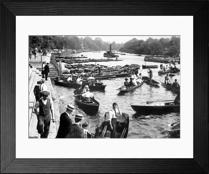 Framed Print : Richmond-Upon-Thames punts and barges early 1900s Framed Print : Richmond-Upon-Thames punts and barges early 1900s