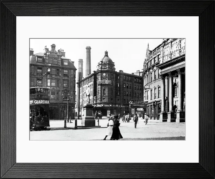Framed Print : Theatre Square, Nottingham Framed Print : Theatre Square, Nottingham