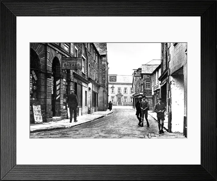 Framed Print : Market Street, Kirkby Lonsdale Framed Print : Market Street, Kirkby Lonsdale