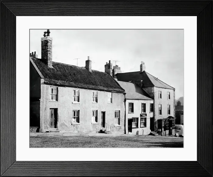 Framed Print : Bargate, Richmond, Yorkshire in the 1940 / 50s Framed Print : Bargate, Richmond, Yorkshire in the 1940 / 50s