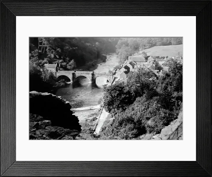 Framed Print : River Swale, Richmond, Yorkshire in the 1940 / 50s Framed Print : River Swale, Richmond, Yorkshire in the 1940 / 50s