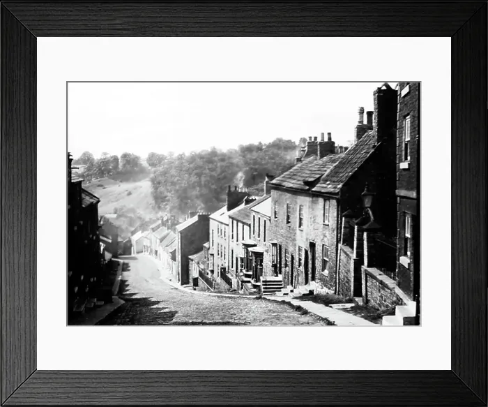 Framed Print : Cornforth Hill, Richmond, Yorkshire in the 1940 / 50s Framed Print : Cornforth Hill, Richmond, Yorkshire in the 1940 / 50s