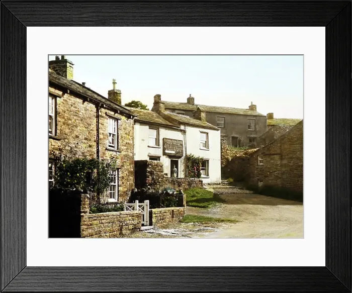 Framed Print : Farmers Arms, Muker, Swaledale, Yorkshire in the 1940 / 50s Framed Print : Farmers Arms, Muker, Swaledale, Yorkshire in the 1940 / 50s