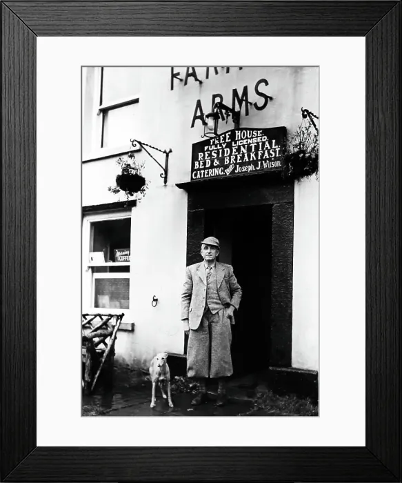 Framed Print : Farmers Arms, Muker, Swaledale, Yorkshire in the 1940 / 50s Framed Print : Farmers Arms, Muker, Swaledale, Yorkshire in the 1940 / 50s