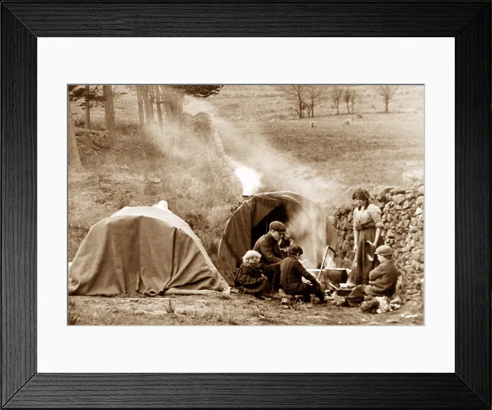 Framed Print : Gypsies at Marshaw near Lancaster, early 1900s Framed Print : Gypsies at Marshaw near Lancaster, early 1900s