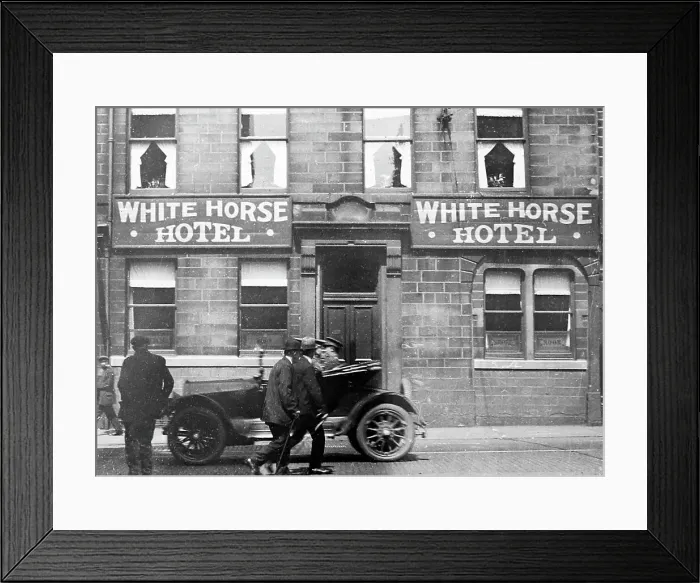 Framed Print : White Horse Hotel, Burnley, Lancashire, early 1900s Framed Print : White Horse Hotel, Burnley, Lancashire, early 1900s