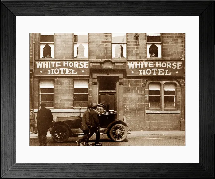 Framed Print : White Horse Hotel, Burnley, Lancashire, early 1900s Framed Print : White Horse Hotel, Burnley, Lancashire, early 1900s