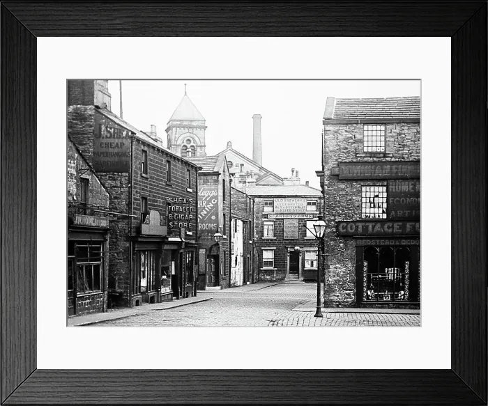 Framed Print : Howe Street, Burnley, Lancashire, early 1900s Framed Print : Howe Street, Burnley, Lancashire, early 1900s