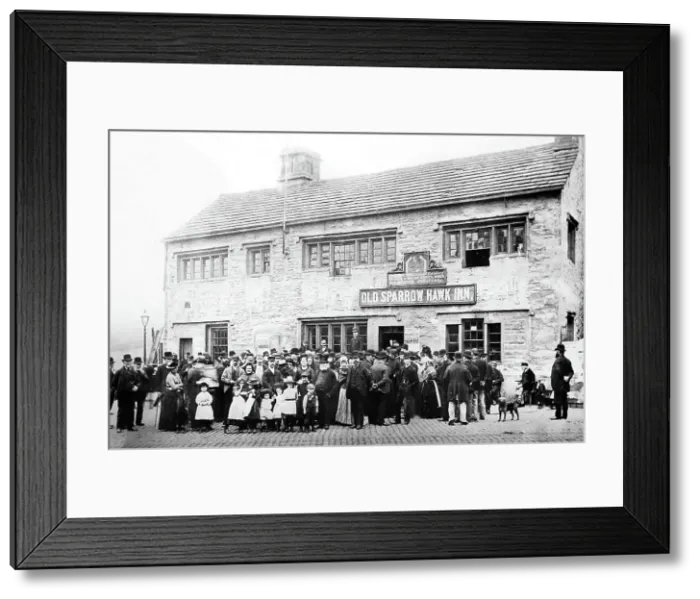 Framed Print : Old Sparrow Hawk Inn, Burnley, early 1900s Framed Print : Old Sparrow Hawk Inn, Burnley, early 1900s