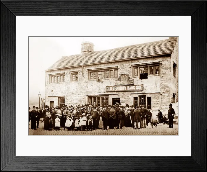Framed Print : Old Sparrow Hawk Inn, Burnley, early 1900s Framed Print : Old Sparrow Hawk Inn, Burnley, early 1900s