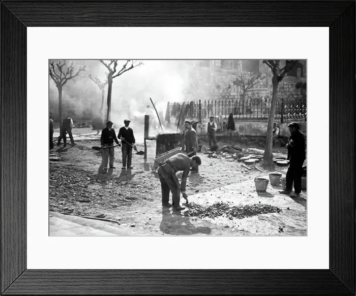 Framed Print : Road repair gang, early 1900s Framed Print : Road repair gang, early 1900s