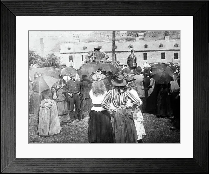 Framed Print : Indian Medicine Man at a travelling fair, Victorian period Framed Print : Indian Medicine Man at a travelling fair, Victorian period