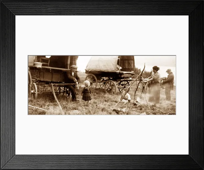 Framed Print : A gypsy encampment, Victorian period Framed Print : A gypsy encampment, Victorian period