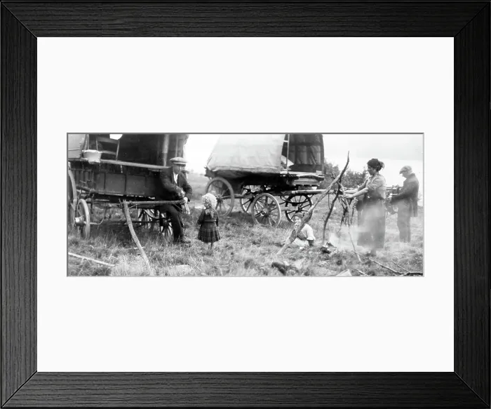 Framed Print : A gypsy encampment, Victorian period Framed Print : A gypsy encampment, Victorian period