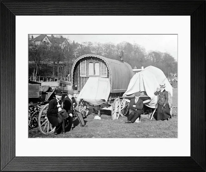 Framed Print : A gypsy encampment, Victorian period Framed Print : A gypsy encampment, Victorian period