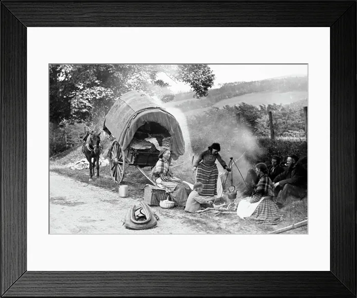 Framed Print : A gypsy encampment, Victorian period Framed Print : A gypsy encampment, Victorian period
