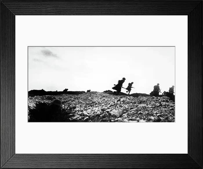 Framed Print : British soldiers charging during WW1 Framed Print : British soldiers charging during WW1
