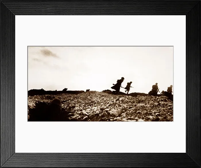 Framed Print : British soldiers charging during WW1 Framed Print : British soldiers charging during WW1