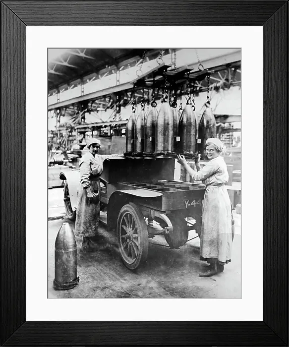Framed Print : Loading shells onto a lorry in a munitions factory - WW0 Framed Print : Loading shells onto a lorry in a munitions factory - WW0
