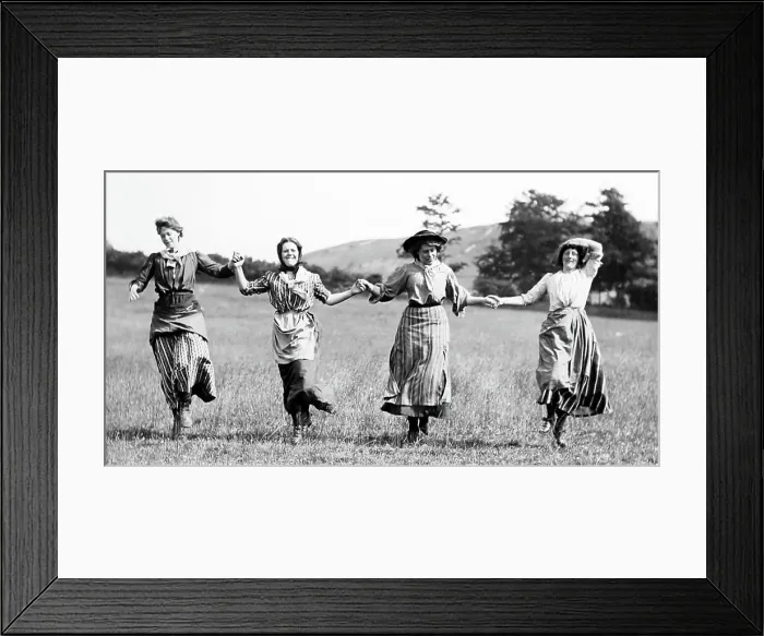 Framed Print : Rural idyll, England, Victorian period Framed Print : Rural idyll, England, Victorian period