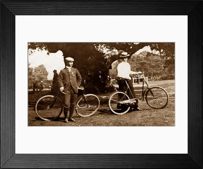 Framed Print : Cyclists at the Major Oak, Sherwood Forest, early 1900s Framed Print : Cyclists at the Major Oak, Sherwood Forest, early 1900s