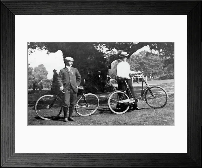 Framed Print : Cyclists at the Major Oak, Sherwood Forest, early 1900s Framed Print : Cyclists at the Major Oak, Sherwood Forest, early 1900s